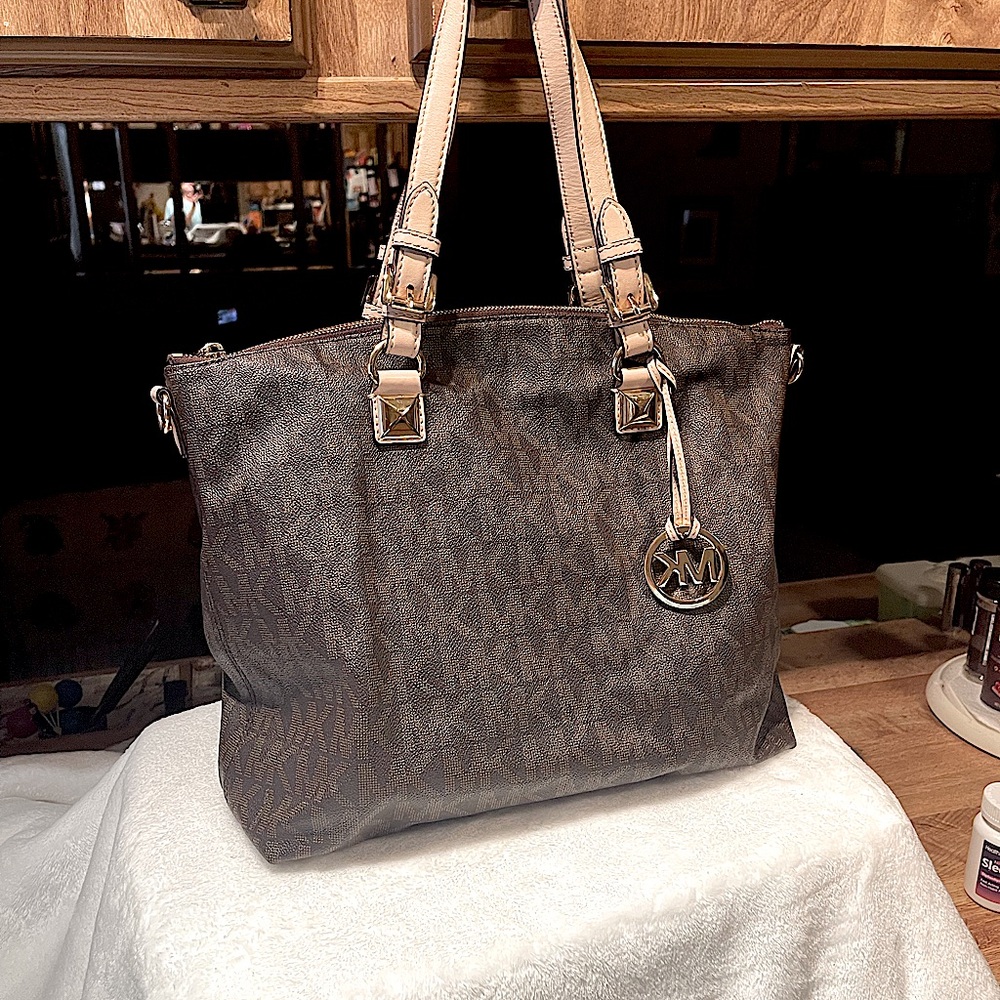 Michael Kors Signature Logo Tote - Picture 11 of 11
